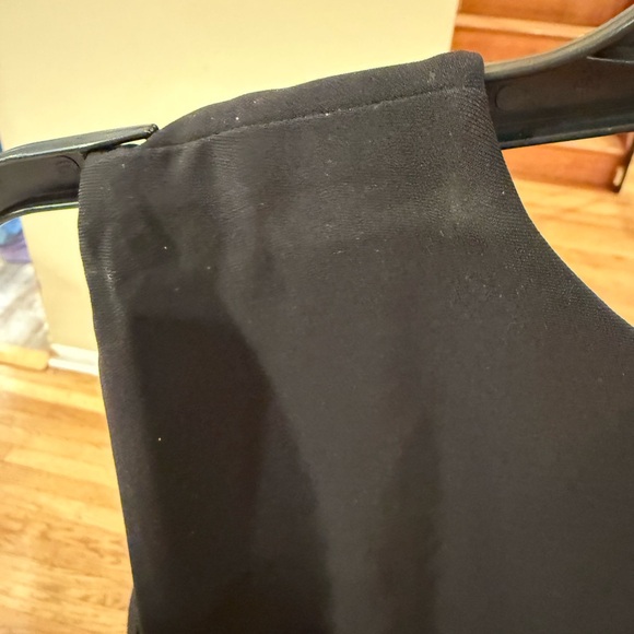 Ann Taylor Black Sleeveless Blouse Size 8 V-Neck Zip Back - Picture 4 of 6